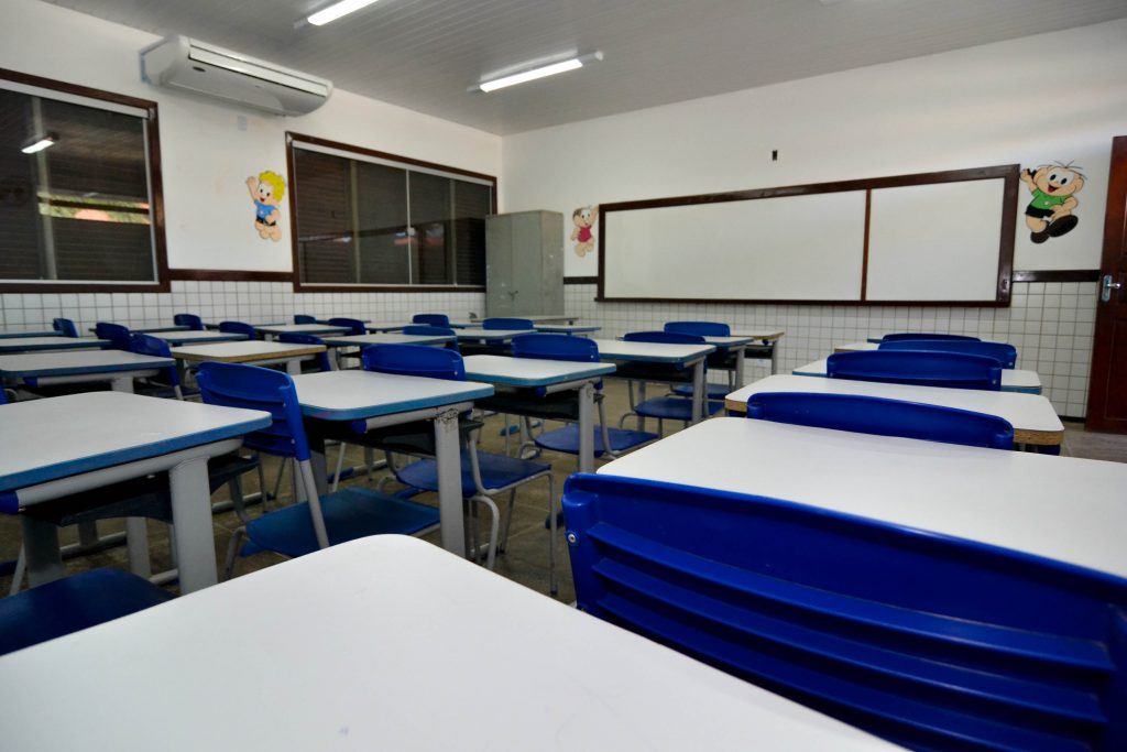 Rodrigo Luiz Silva da Fonseca,16 anos, é aluno do 1º ano do Ensino Médio e está na U.I Santa Tereza desde os oito anos comemora a nova estrutura da escola. Foto: Karlos Geromy/Secap