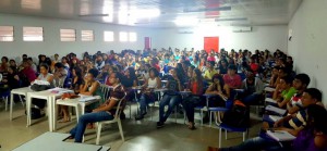 Aulas do cursinho UREI PRÓ-ENEM lotam auditório aos sábados
