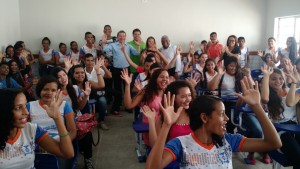 Estudantes comemoram melhorias realizadas na estrutura física das escolas.