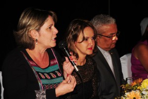Sandra Zita, do Ministério da Educação, ao lado da Secretária Adjunta de Ensino da Seduc, Rosyjane Paula, e do Promotor de Justiça, Paulo Avelar, na abertura do encontro