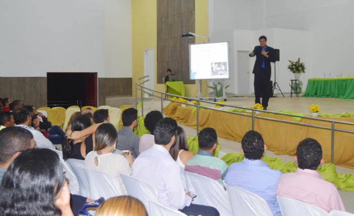 Foto 4_Divulgação_Seduc_20102016 - Secretário Felipe Camarão ministra palestra sobre Reforma do Ensino Médio durante abertura da Semana Nacional de Ciência e Tecnologia