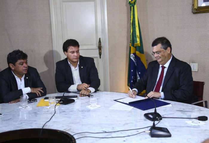 Assinatura da Ordem de serviço para reforma de 211 escolas foto Gilson Teixeira (3)