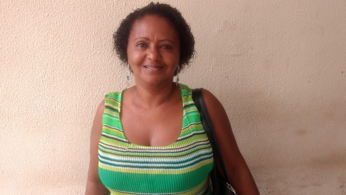 Professora Ruth Costa Teixeira fala que em três décadas é a primeira vez que participa de uma ação como a escuta