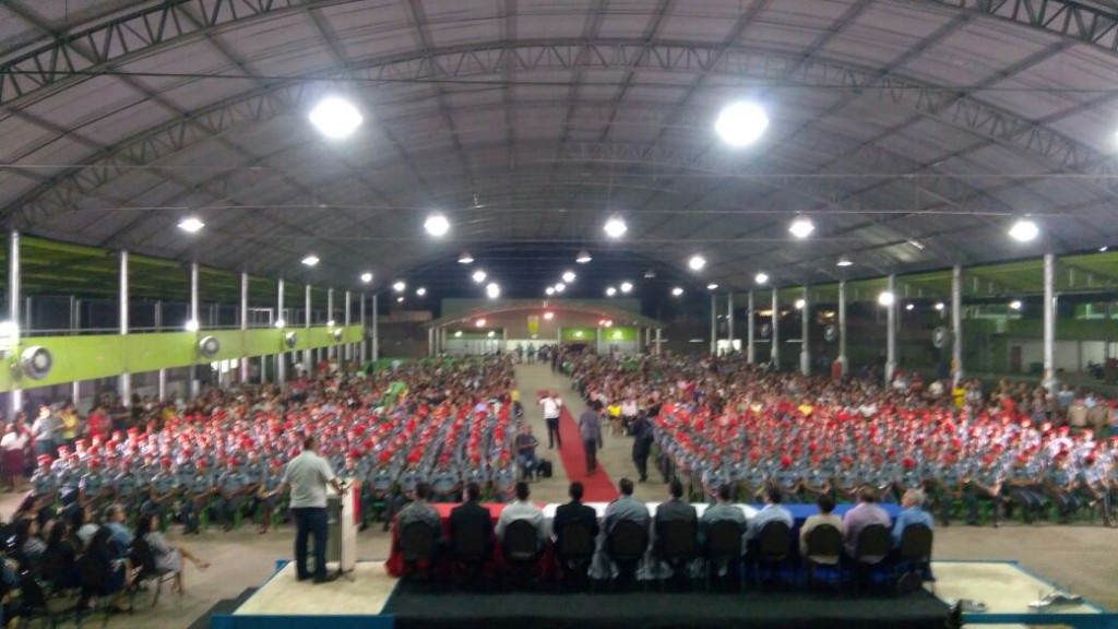 Centro de Convenções em Timon tomado por estudantes, familiares e convidados durante a cerimônia de entrega de boina.