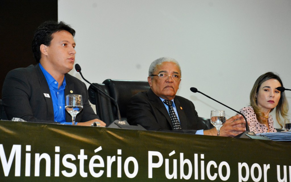 Secretário Felipe Camarão destaca importância da audiência pública na construção coletiva de educação pública