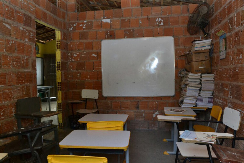 04879_foto7_naelreis_entrega_de_escola_digna_em_bom_jesus_das_selvas_3654519338402860259