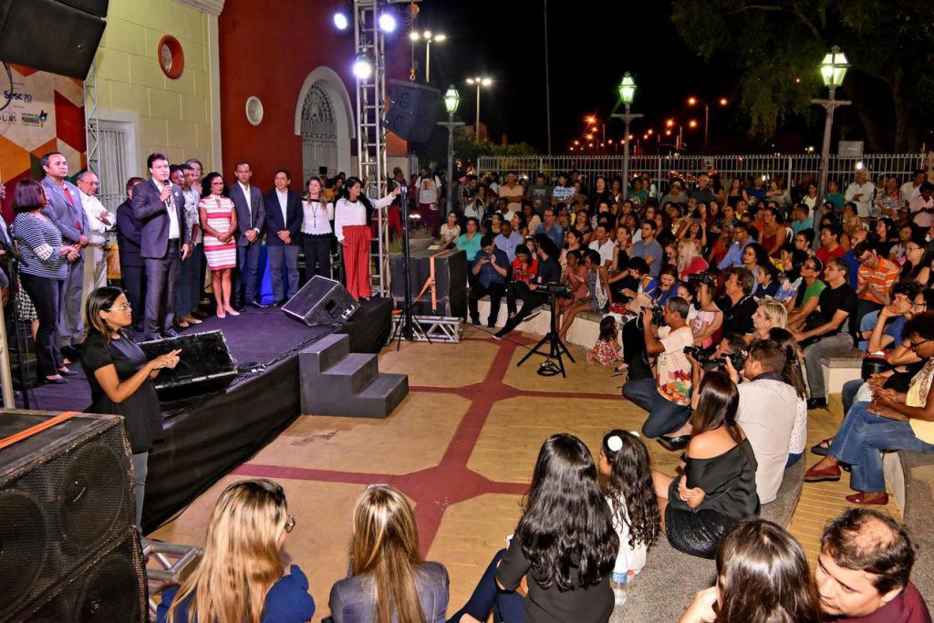 Para o secretário de Estado da Educação, Felipe Camarão, a feira contribui para a cultura, o turismo e a economia locais. (Foto: Maurício Alexandre)