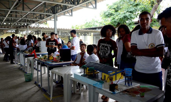 Estudantes do Cetin Dr. Bacelar Portela expõem trabalhos realizados durante o ano letivo