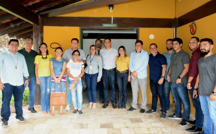 Secretários Felipe Camarão e Lula Fylho, vereador Marcelo Poeta e equipe técnica visitam obras 