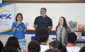 Betânia Pinheiro, técnica do SESC, com os escritores Samir Machado e Clotilde Tavares em roda de conversa no CE Força Aérea Brasileira