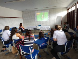 Comunidade escolar do CEEE João Mohana em atividade lúdica pelo Dia Mundial da conscientização do Autismo 
