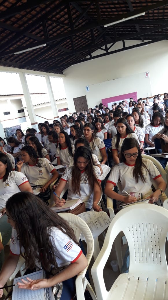 Estudantes dos Centros de Ensino Padre Achieta e Remy Soares em Presidente Dutra