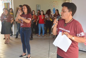 Diretora Nilde Pinheiro discursa sobre o encontro