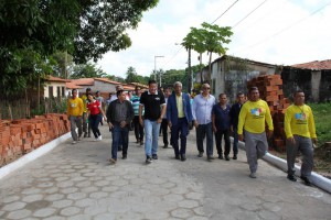 Primeira parte da Rua Digna Santa Bárbara é entregue no bairro Pau Deitado, em Paço do Lumiar (Foto: Antônio Martins)