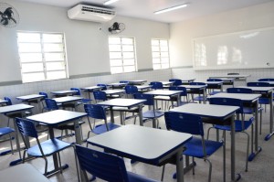 Sala de aula climatizada na Escola Digna inaugurada em Grajaú