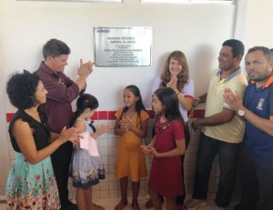 Descerramento da placa de inauguração de escola em Tutoia