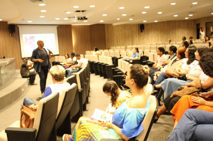 Silvio Carlos dos Santos, especialista em Educação Especial, foi o palestrante do Seminário 