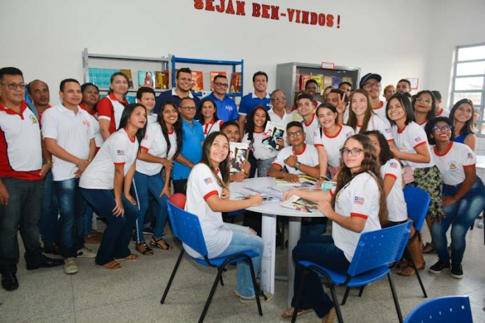 Comunidade escolar feliz com a entrega da 1ª escola de ensino médio do município de Centro do Guilherme