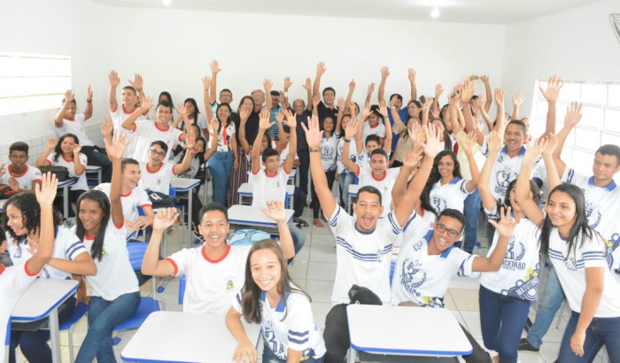 Comunidade celebra entrega de escola revitalizada em Brejo