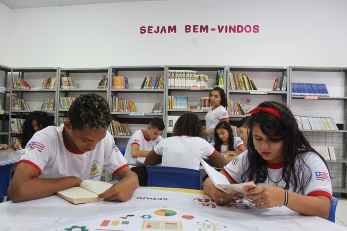 Biblioteca estruturada, agora, é uma realizada nas escolas públicas do Estado