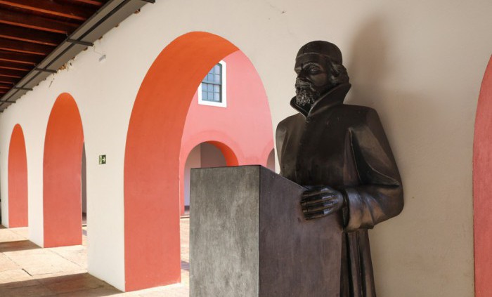 Escultura em homenagem ao Padre Antônio Vieira, no Convento das Mercês, em São Luís