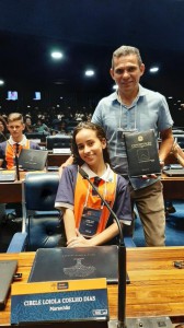 A Jovem Senadora acompanhada de seu professor