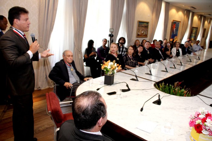 Secretário Felipe Camarão presta homenagem ao ex-secretário de Educação Lourenço Vieira da Silva