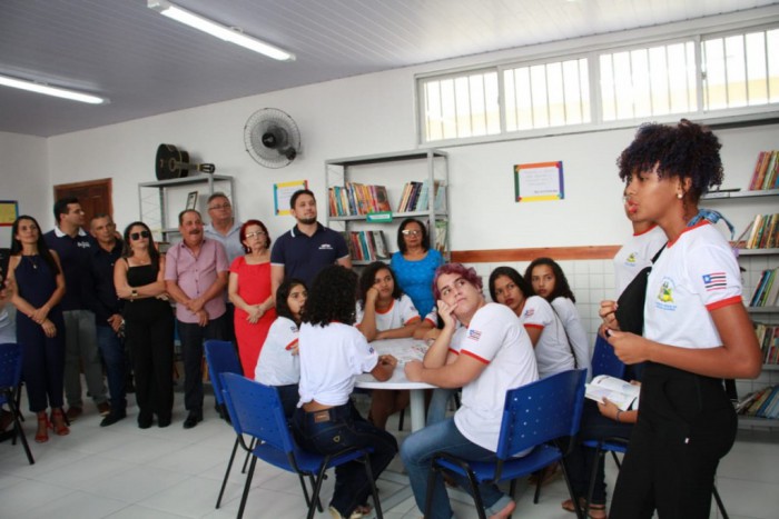 Estudante agradece pela reforma e ampliação do CE Cônego Jesus de Moura Soares