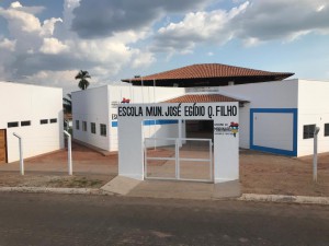 Fachada da Escola Municipal José Egídio Quintal Filho, inaugurada em Açailândia