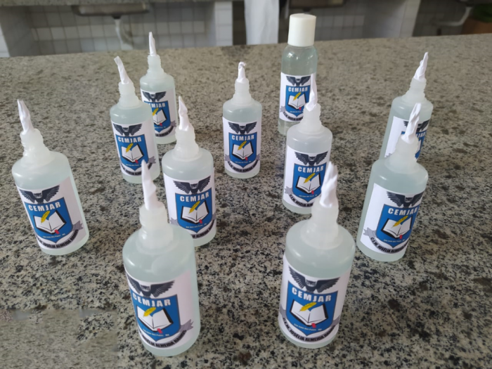 Estão sendo produzidos dois tipos de álcool para doação